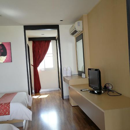 Panatara Hotel Chumphon Exterior photo